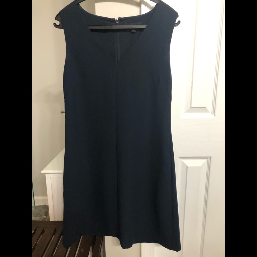 Banana Republic V neck dress with pockets!